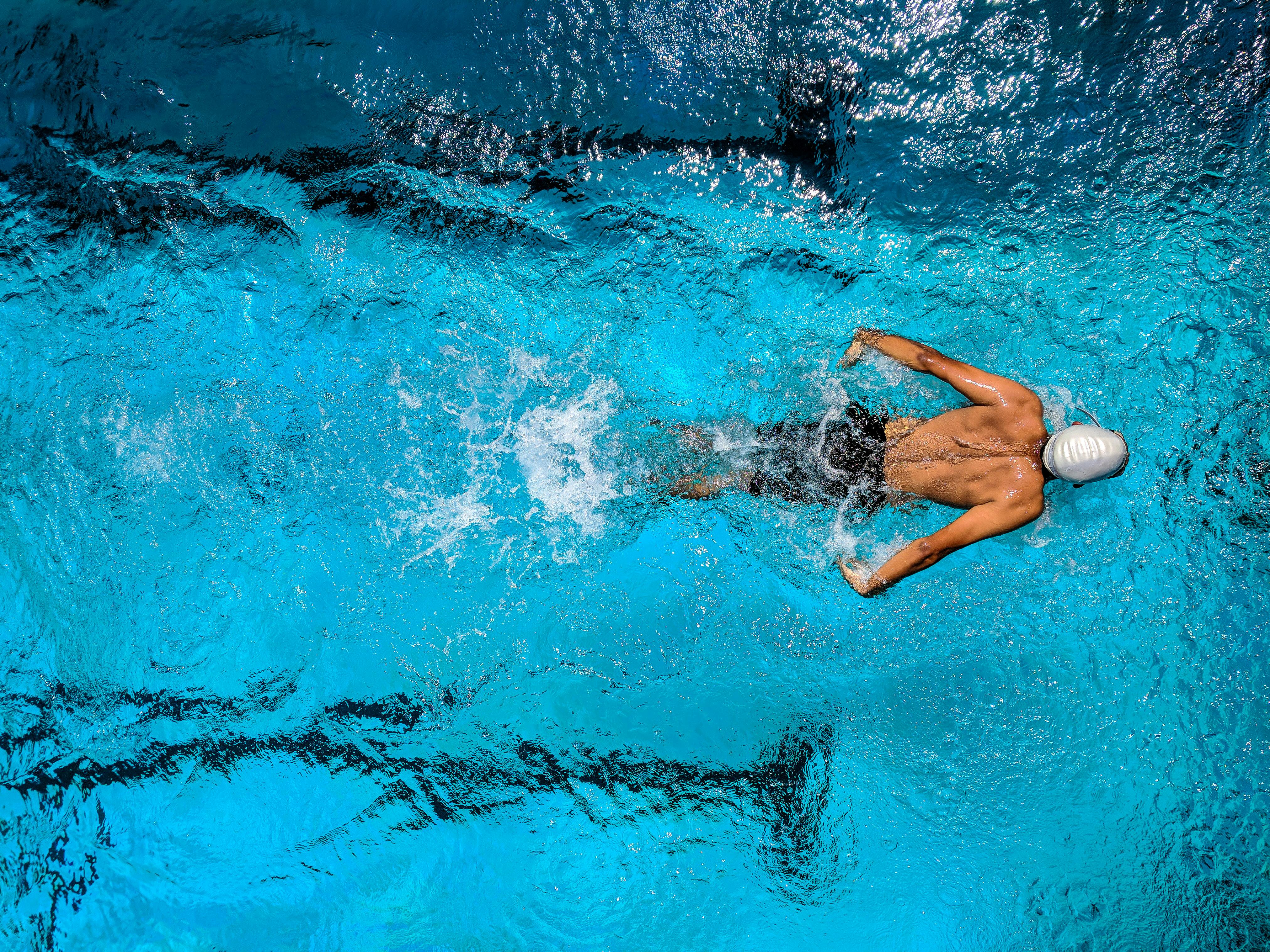 Red Light Therapy For Sports Injuries: Benefits & Devices